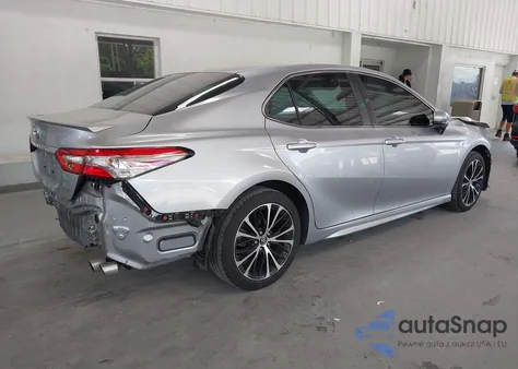 2018 Toyota Camry Se z USA, uszkodzony, nr VIN 4T1B11HK9JU077960